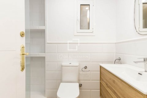 Apartamento de 3 dormitorios en venta en Barcelona, Cataluña, Spain № 8723 - foto 23
