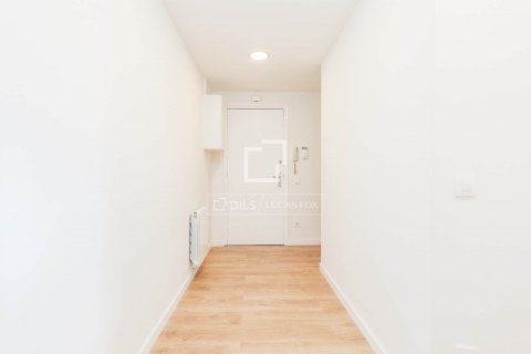Apartamento de 3 dormitorios en venta en Barcelona, Cataluña, Spain № 8723 - foto 18