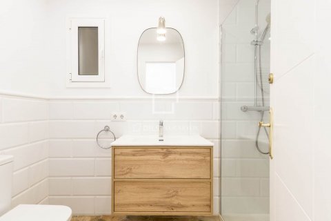 Apartamento de 3 dormitorios en venta en Barcelona, Cataluña, Spain № 8723 - foto 24