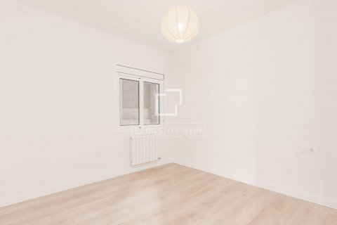 Apartamento de 3 dormitorios en venta en Barcelona, Cataluña, Spain № 8723 - foto 19