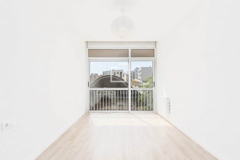 Apartamento de 3 dormitorios en venta en Barcelona, Cataluña, Spain № 8723 - foto 16