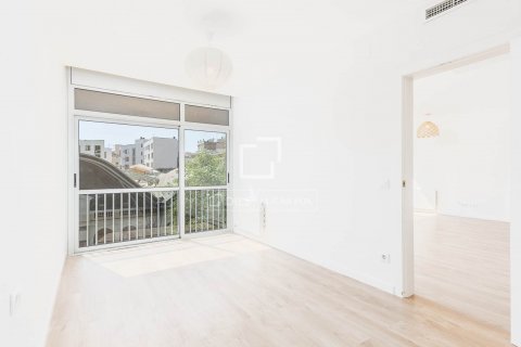 Apartamento de 3 dormitorios en venta en Barcelona, Cataluña, Spain № 8723 - foto 12