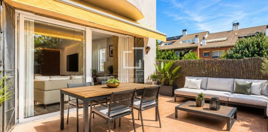 Villa de 4 dormitorios en venta en Sant Cugat del Vallès, Barcelona, Cataluña, Spain № 8722