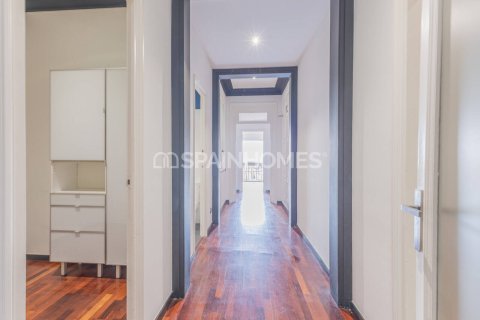 Apartamento de 5 dormitorios en venta en Barcelona, Cataluña, Spain № 7651 - foto 9