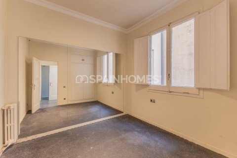 Apartamento de 5 dormitorios en venta en Barcelona, Cataluña, Spain № 7651 - foto 27