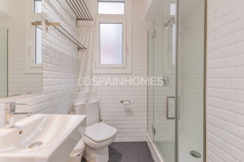 Apartamento de 5 dormitorios en venta en Barcelona, Cataluña, Spain № 7651 - foto 24