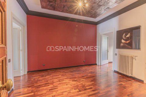 Apartamento de 5 dormitorios en venta en Barcelona, Cataluña, Spain № 7651 - foto 25
