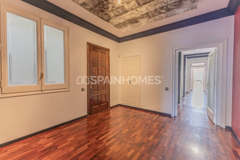 Apartamento de 5 dormitorios en venta en Barcelona, Cataluña, Spain № 7651 - foto 7