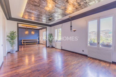 Apartamento de 5 dormitorios en venta en Barcelona, Cataluña, Spain № 7651 - foto 4