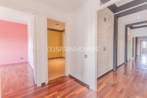 Apartamento de 5 dormitorios en venta en Barcelona, Cataluña, Spain № 7651 - foto 8