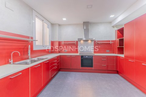 Apartamento de 5 dormitorios en venta en Barcelona, Cataluña, Spain № 7651 - foto 15