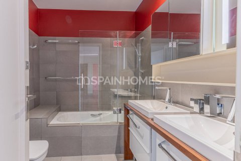 Apartamento de 5 dormitorios en venta en Barcelona, Cataluña, Spain № 7651 - foto 19