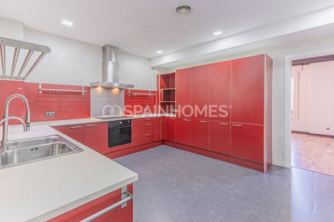 Apartamento de 5 dormitorios en venta en Barcelona, Cataluña, Spain № 7651 - foto 11