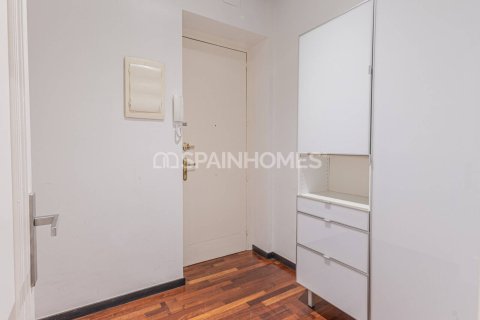 Apartamento de 5 dormitorios en venta en Barcelona, Cataluña, Spain № 7651 - foto 28