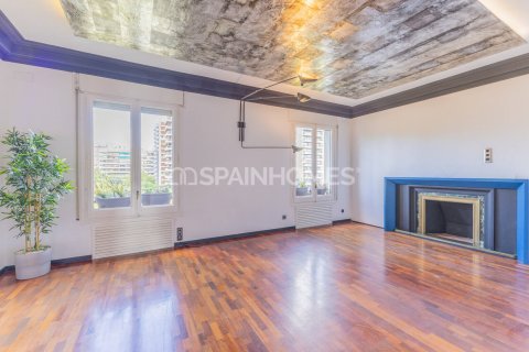 Apartamento de 5 dormitorios en venta en Barcelona, Cataluña, Spain № 7651 - foto 3