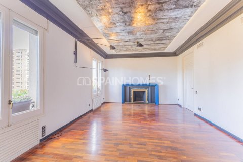 Apartamento de 5 dormitorios en venta en Barcelona, Cataluña, Spain № 7651 - foto 5