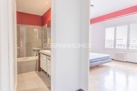 Apartamento de 5 dormitorios en venta en Barcelona, Cataluña, Spain № 7651 - foto 21