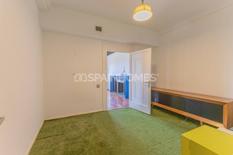 Apartamento de 5 dormitorios en venta en Barcelona, Cataluña, Spain № 7651 - foto 29