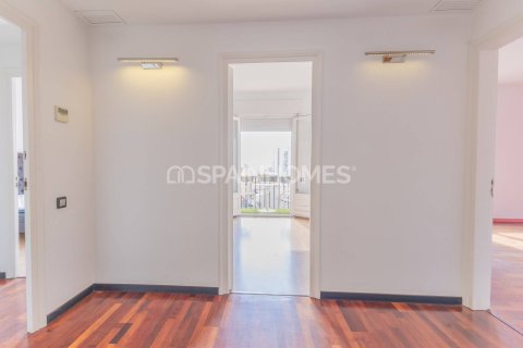 Apartamento de 5 dormitorios en venta en Barcelona, Cataluña, Spain № 7651 - foto 23