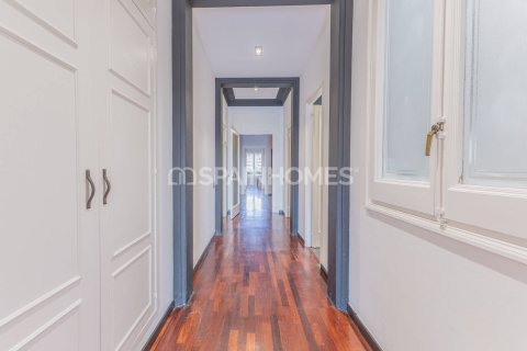 Apartamento de 5 dormitorios en venta en Barcelona, Cataluña, Spain № 7651 - foto 10