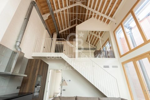 Dúplex de 2 dormitorios en venta en Barcelona, Cataluña, Spain № 5499 - foto 2