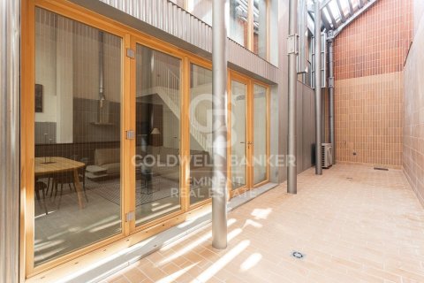 Dúplex de 2 dormitorios en venta en Barcelona, Cataluña, Spain № 5499 - foto 4