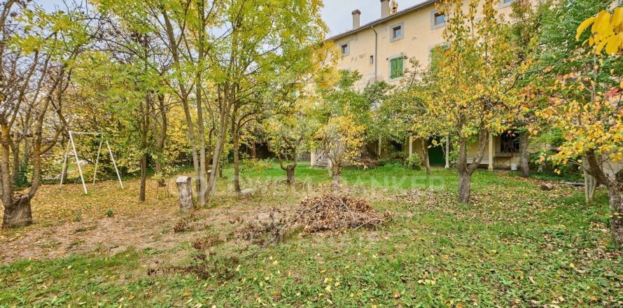 Villa de 8 dormitorios en venta en Cataluña, Spain № 5869