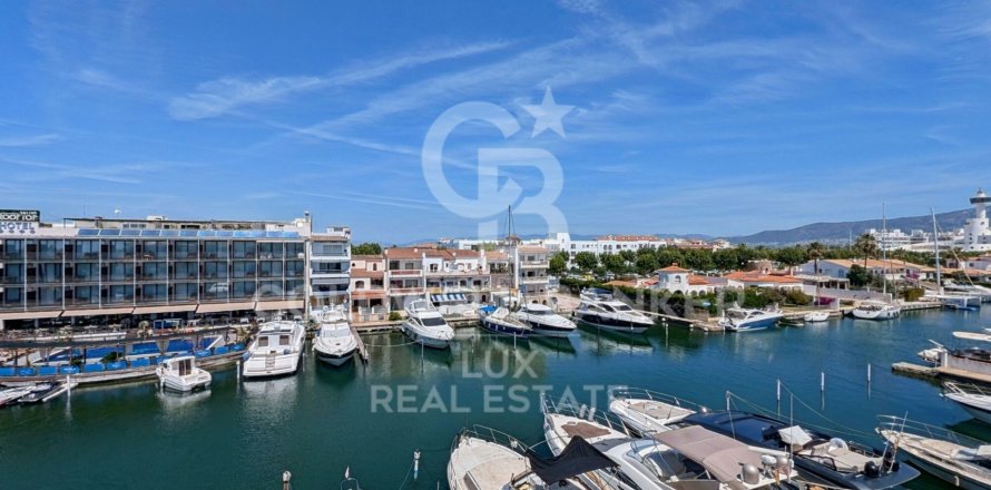Propiedad comercial de 438 m² en venta en Empuriabrava, Gerona, Cataluña, Spain № 5870