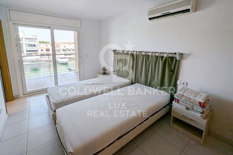 Propiedad comercial de 438 m² en venta en Empuriabrava, Gerona, Cataluña, Spain № 5870 - foto 11