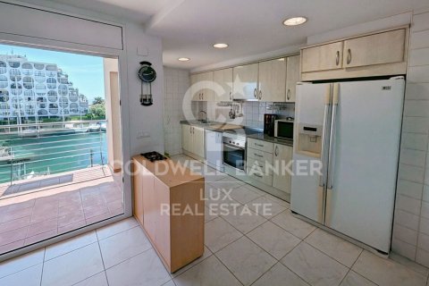 Propiedad comercial de 438 m² en venta en Empuriabrava, Gerona, Cataluña, Spain № 5870 - foto 7
