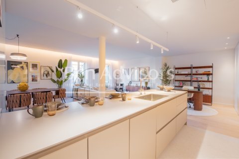 Apartamento de 2 dormitorios en venta en Barcelona, Cataluña, Spain № 2864 - foto 21