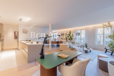 Apartamento de 2 dormitorios en venta en Barcelona, Cataluña, Spain № 2864 - foto 10