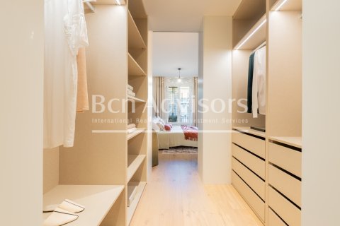Apartamento de 2 dormitorios en venta en Barcelona, Cataluña, Spain № 2864 - foto 27