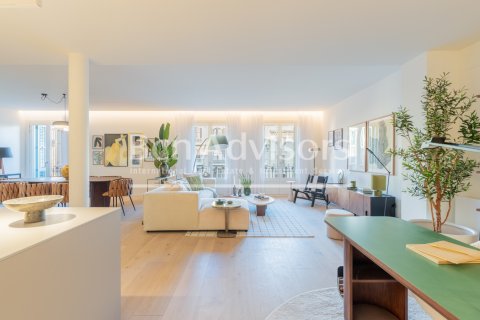 Apartamento de 2 dormitorios en venta en Barcelona, Cataluña, Spain № 2864 - foto 9