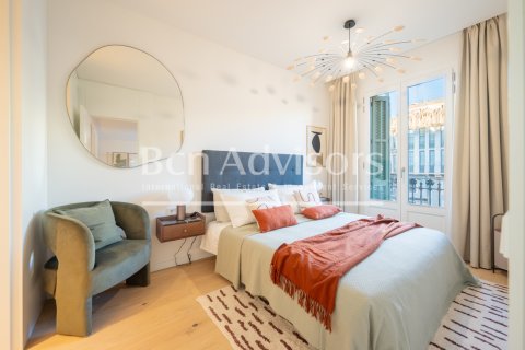 Apartamento de 2 dormitorios en venta en Barcelona, Cataluña, Spain № 2864 - foto 26