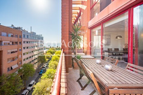 Apartamento de 4 dormitorios en venta en Barcelona, Cataluña, Spain № 2866