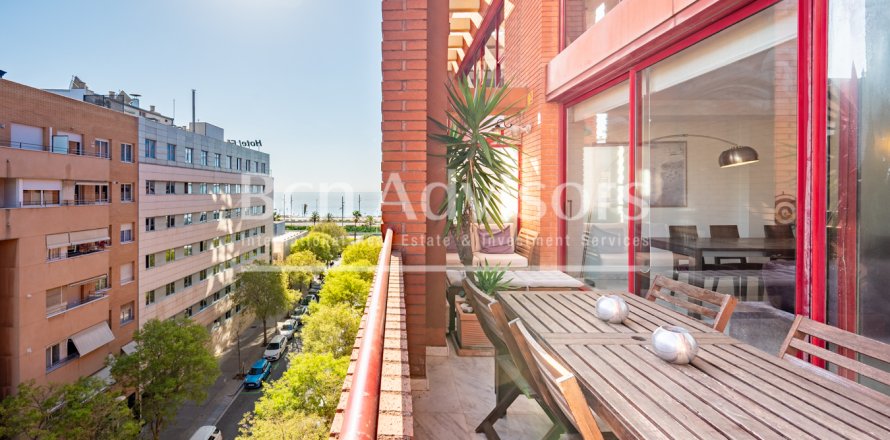 Apartamento de 4 dormitorios en venta en Barcelona, Cataluña, Spain № 2866