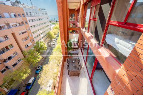 Apartamento de 4 dormitorios en venta en Barcelona, Cataluña, Spain № 2866 - foto 26