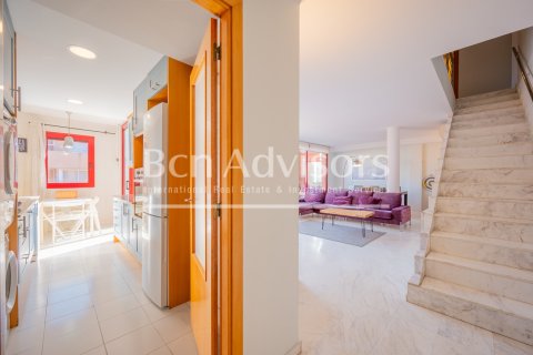 Apartamento de 4 dormitorios en venta en Barcelona, Cataluña, Spain № 2866 - foto 13