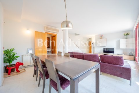 Apartamento de 4 dormitorios en venta en Barcelona, Cataluña, Spain № 2866 - foto 12