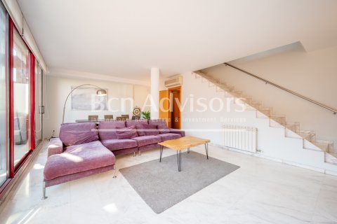 Apartamento de 4 dormitorios en venta en Barcelona, Cataluña, Spain № 2866 - foto 11