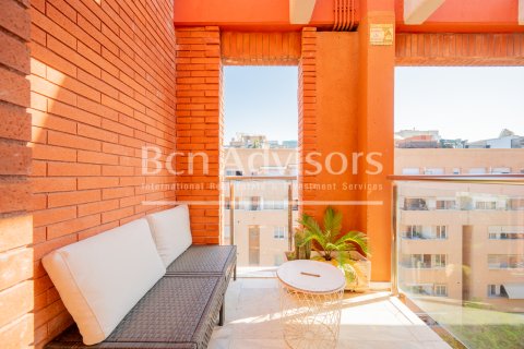 Apartamento de 4 dormitorios en venta en Barcelona, Cataluña, Spain № 2866 - foto 25
