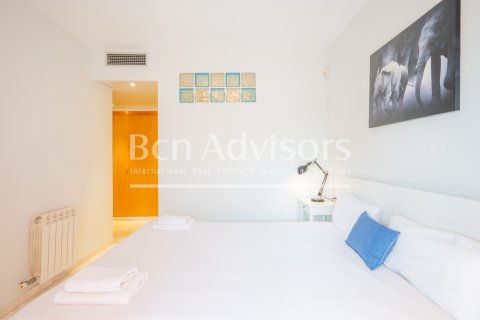 Apartamento de 4 dormitorios en venta en Barcelona, Cataluña, Spain № 2866 - foto 28