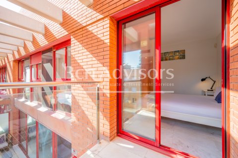Apartamento de 4 dormitorios en venta en Barcelona, Cataluña, Spain № 2866 - foto 27