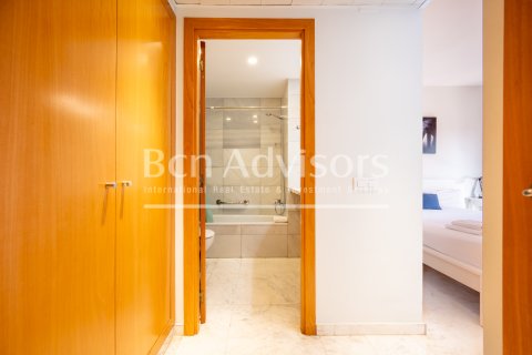Apartamento de 4 dormitorios en venta en Barcelona, Cataluña, Spain № 2866 - foto 29