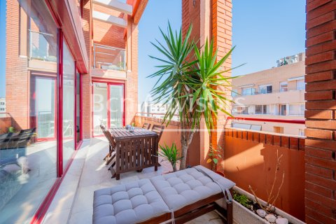 Apartamento de 4 dormitorios en venta en Barcelona, Cataluña, Spain № 2866 - foto 9