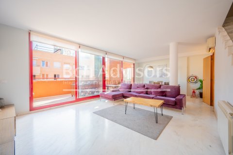 Apartamento de 4 dormitorios en venta en Barcelona, Cataluña, Spain № 2866 - foto 3