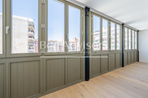 Apartamento de 2 dormitorios en venta en Barcelona, Cataluña, Spain № 2865 - foto 2