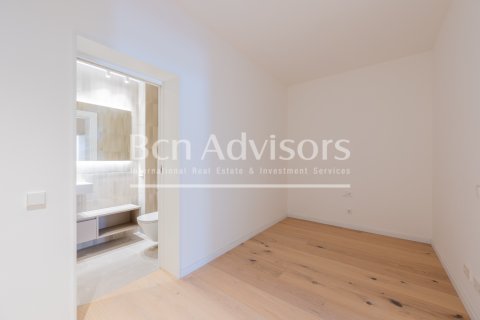 Apartamento de 2 dormitorios en venta en Barcelona, Cataluña, Spain № 2865 - foto 21