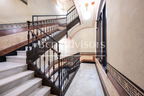 Apartamento de 2 dormitorios en venta en Barcelona, Cataluña, Spain № 2865 - foto 24